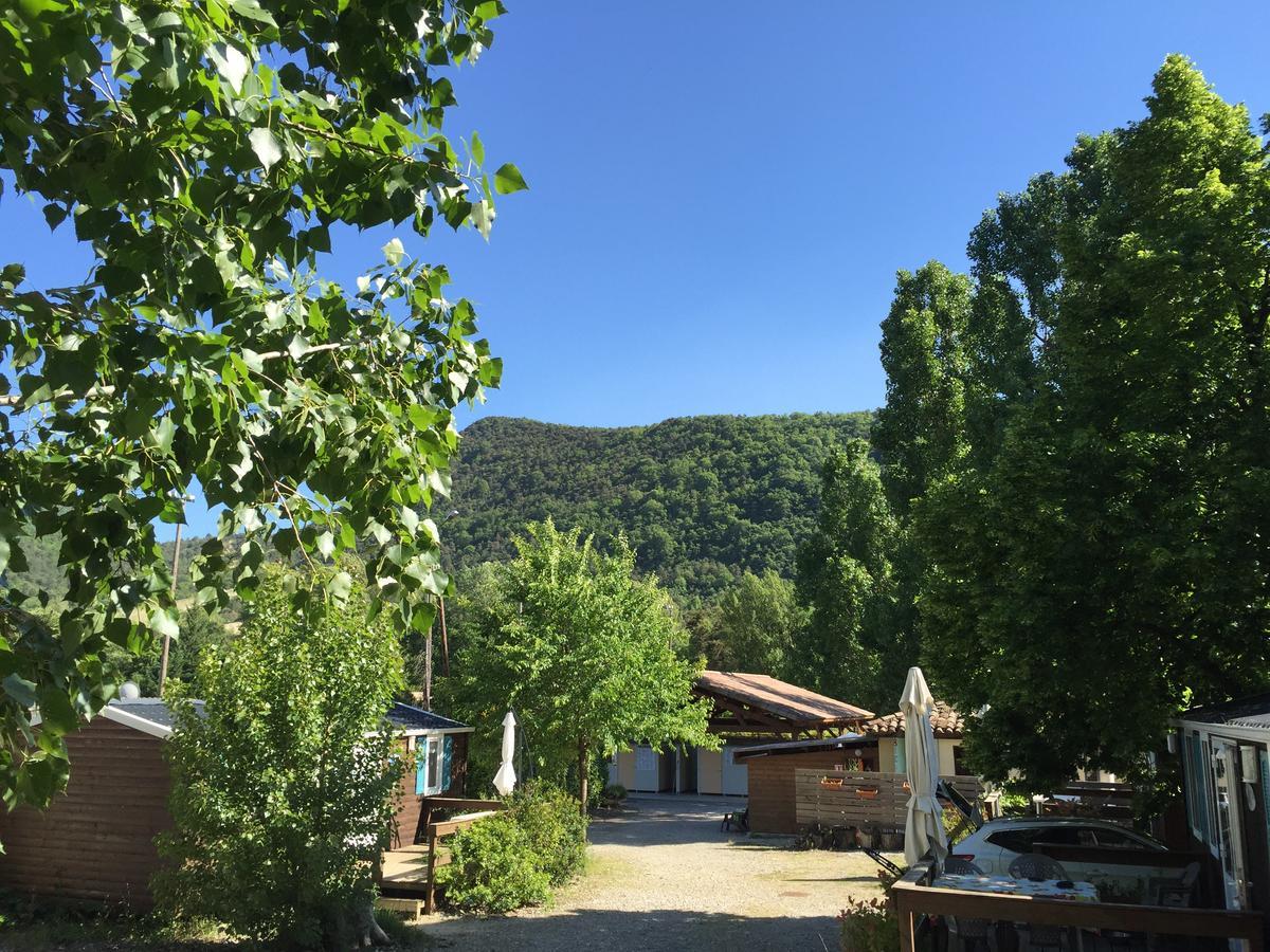 Les Chapelains Hotel Saillans  Екстериор снимка