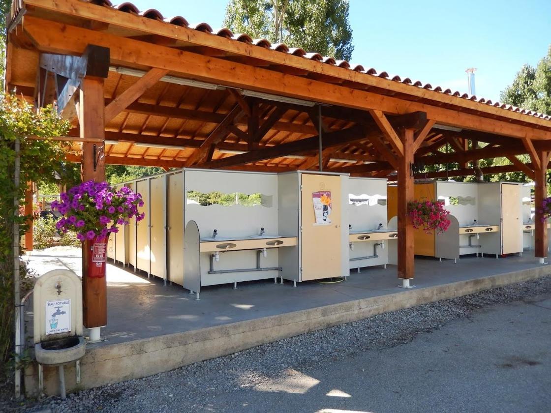 Les Chapelains Hotel Saillans  Екстериор снимка